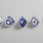 Процесс производства металлических значков с использованием химического травления